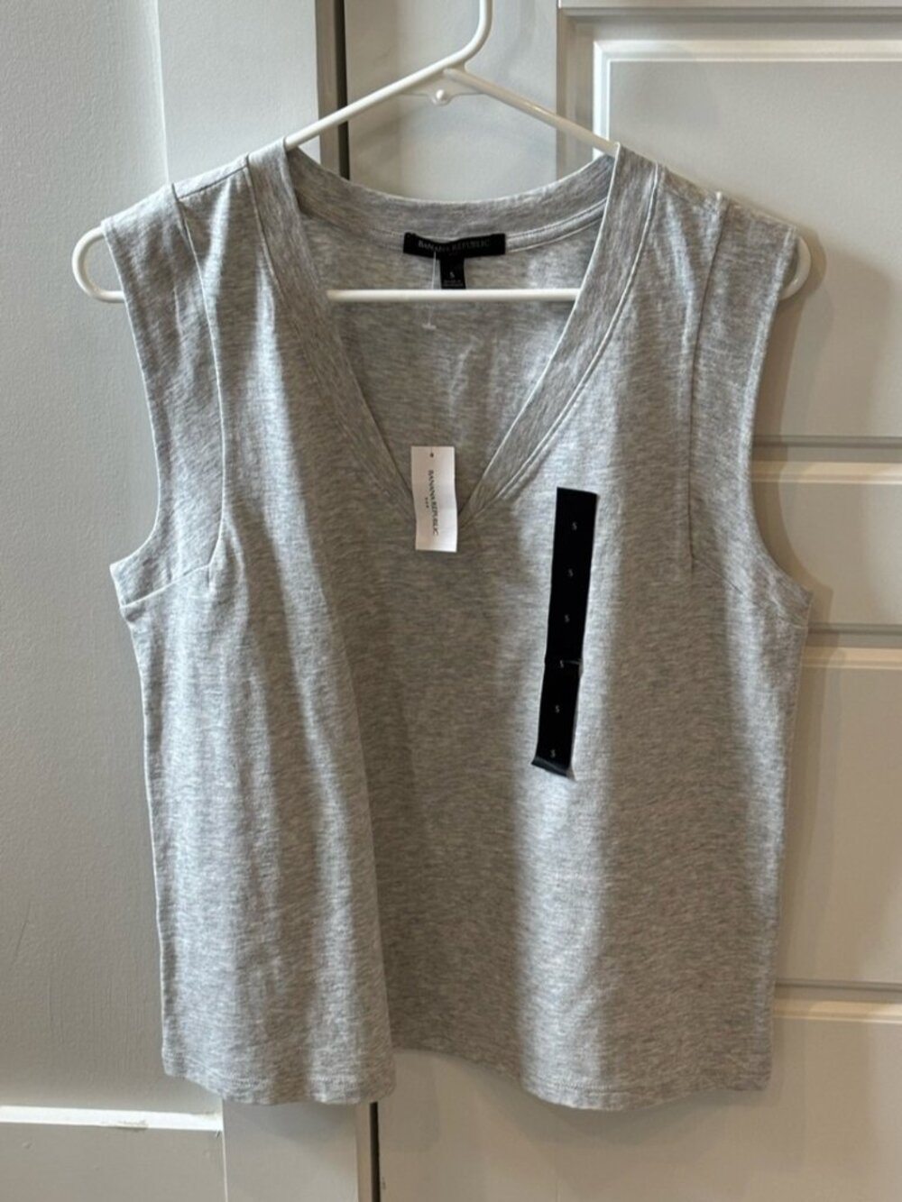 Heather Gray V-Neck Sleeveless Tank